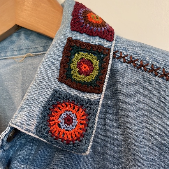 Vintage crochet denim button down shirt Western Boho Artsy Rodeo Medium Large - Picture 5 of 10
